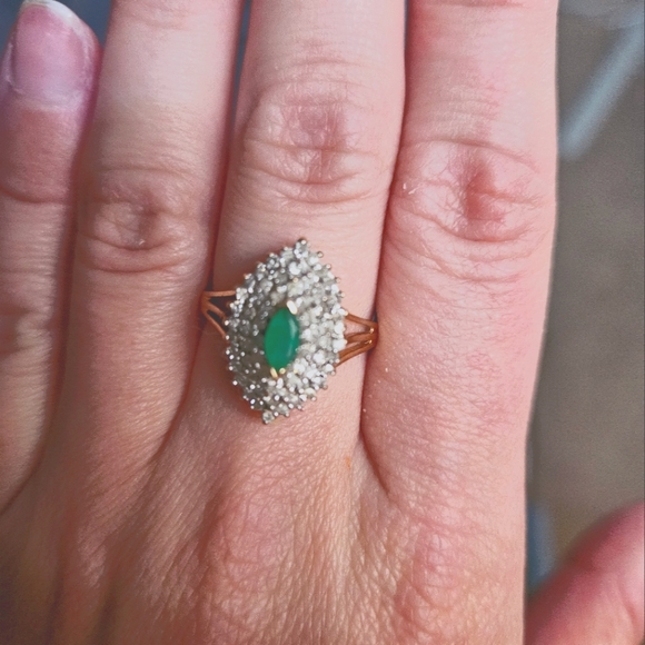 Jewelry - Emerald and diamond ring